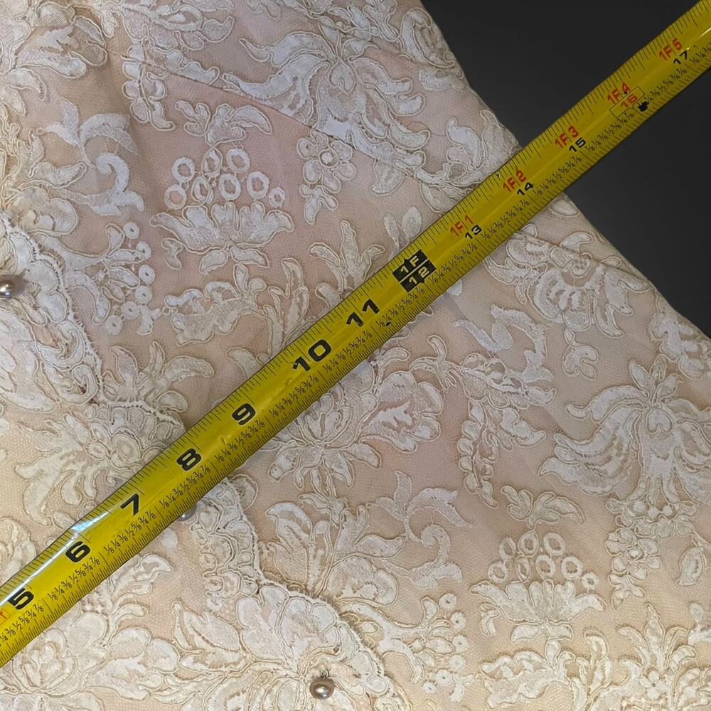 Vintage 1960s Sisto’s Ivory/Blush Corded Lace Pearl Button Cocktail Sheath Dress - Picture 7 of 9